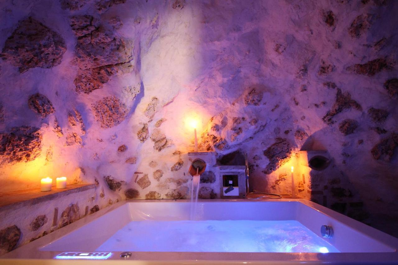 Santo'S House Luxury - Idromassaggio E Doccia Emozionale Villa Santo Stefano Di Sessanio Exterior foto